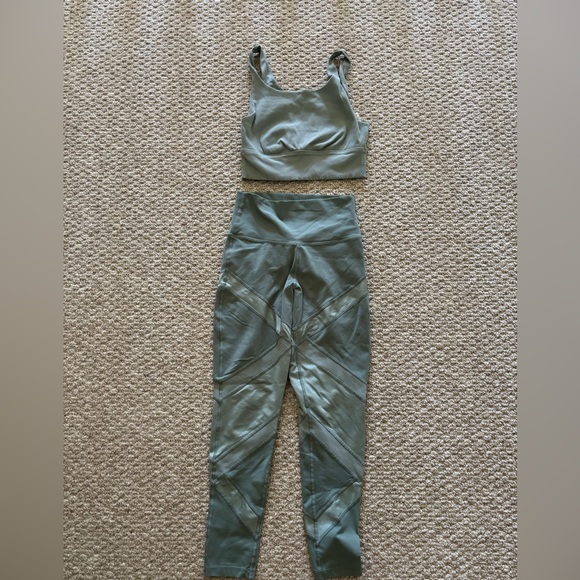 Offline by Aerie Green Activewear Set - Picture 1 of 3